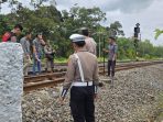 Suasana evakuasi IRT yang disenggol kereta Babaranjang di Desa Tanjung Raman, Muara Enim, Kamis 2 Oktober 2025.
