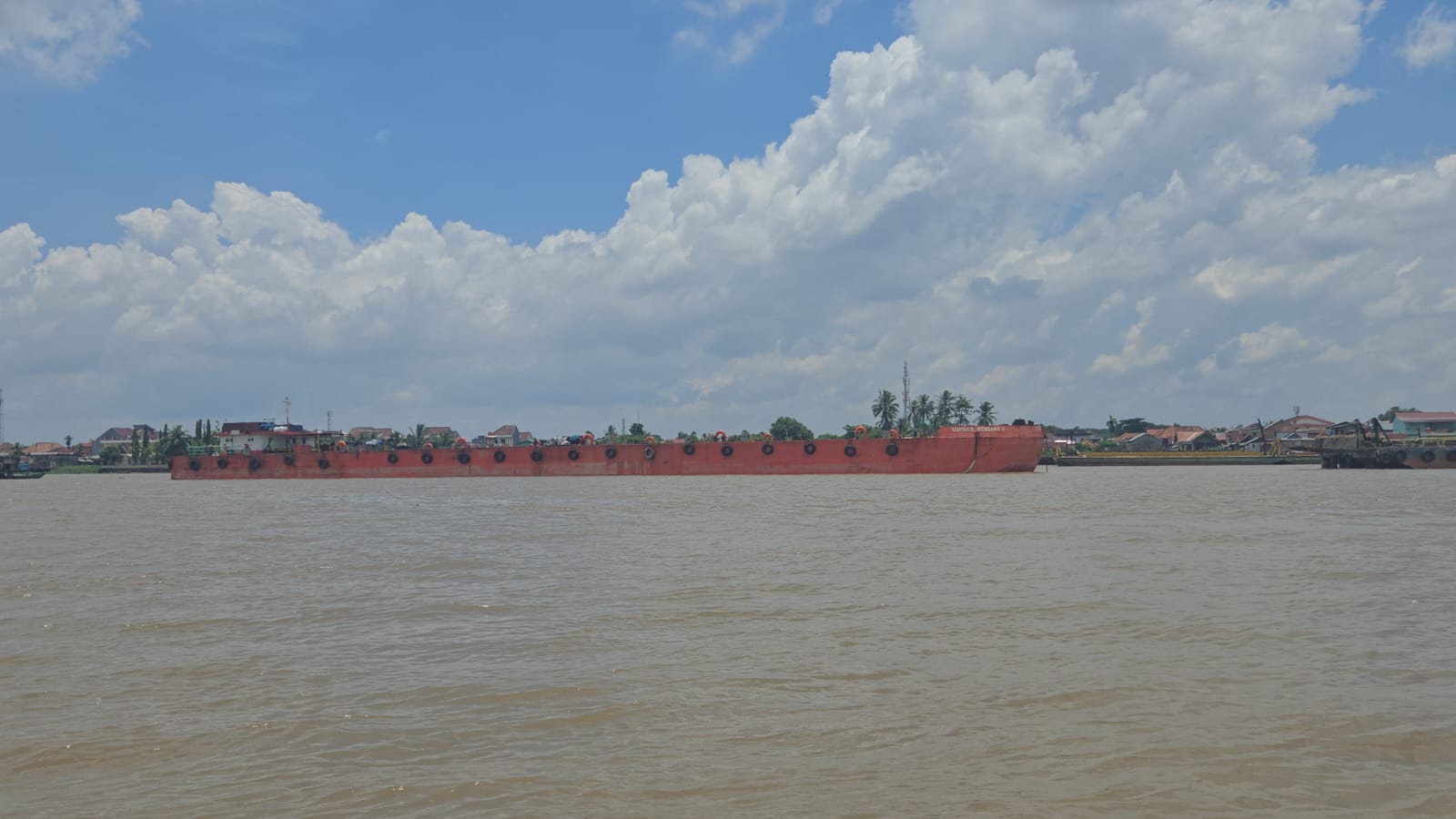 Gandeng Tongkang Muatan 3.000 Ton CPO, Tug Boat Tenggelam di Sungai Musi Palembang, Begini Nasib 10 ABK