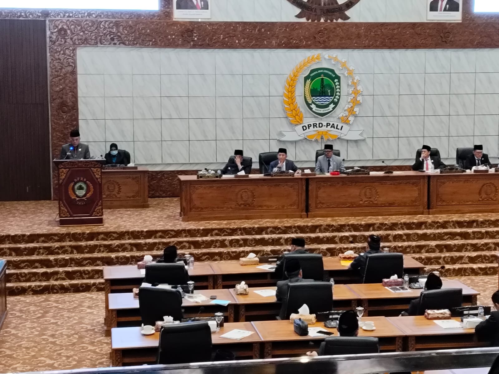 Suasana Rapat Paripurna ke-14 DPRD PALI yang berlangsung dinamis dan kondusif di Gedung DPRD PALI.