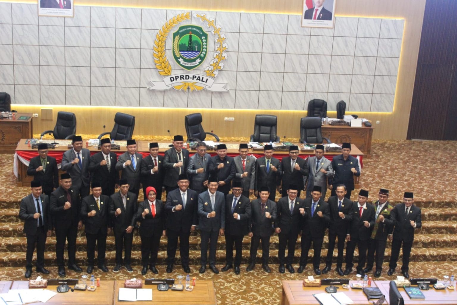 DPRD Kabupaten PALI mengajak seluruh elemen masyarakat terus menghargai dan mendukung profesi guru.