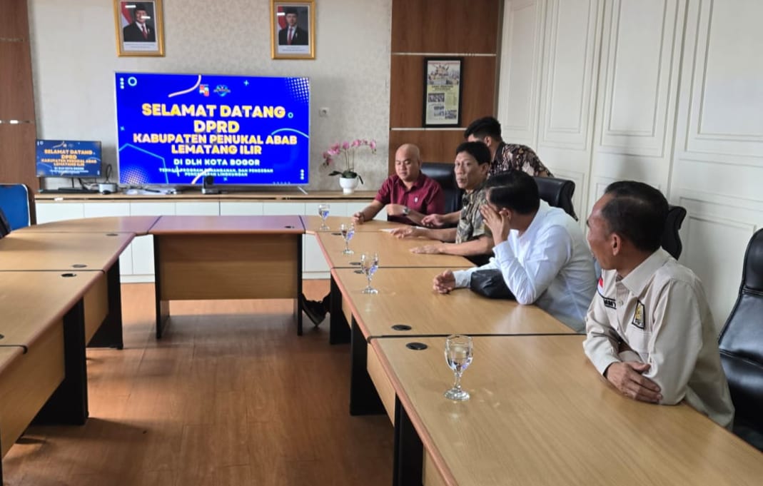 Rombongan Komisi II DPRD PALI saat melakukan kunjungan kerja ke Dinas Lingkungan Hidup Kota Bogor untuk mempelajari sistem pengelolaan sampah menuju PALI meraih Adipura.