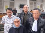 Majelis Hakim Pengadilan Tipikor Palembang menolak eksepsi atau nota keberatan yang diajukan tim penasihat hukum terdakwa kasus dugaan korupsi Revitalisasi Pasar Cinde, Ir H Alex Noerdin. 