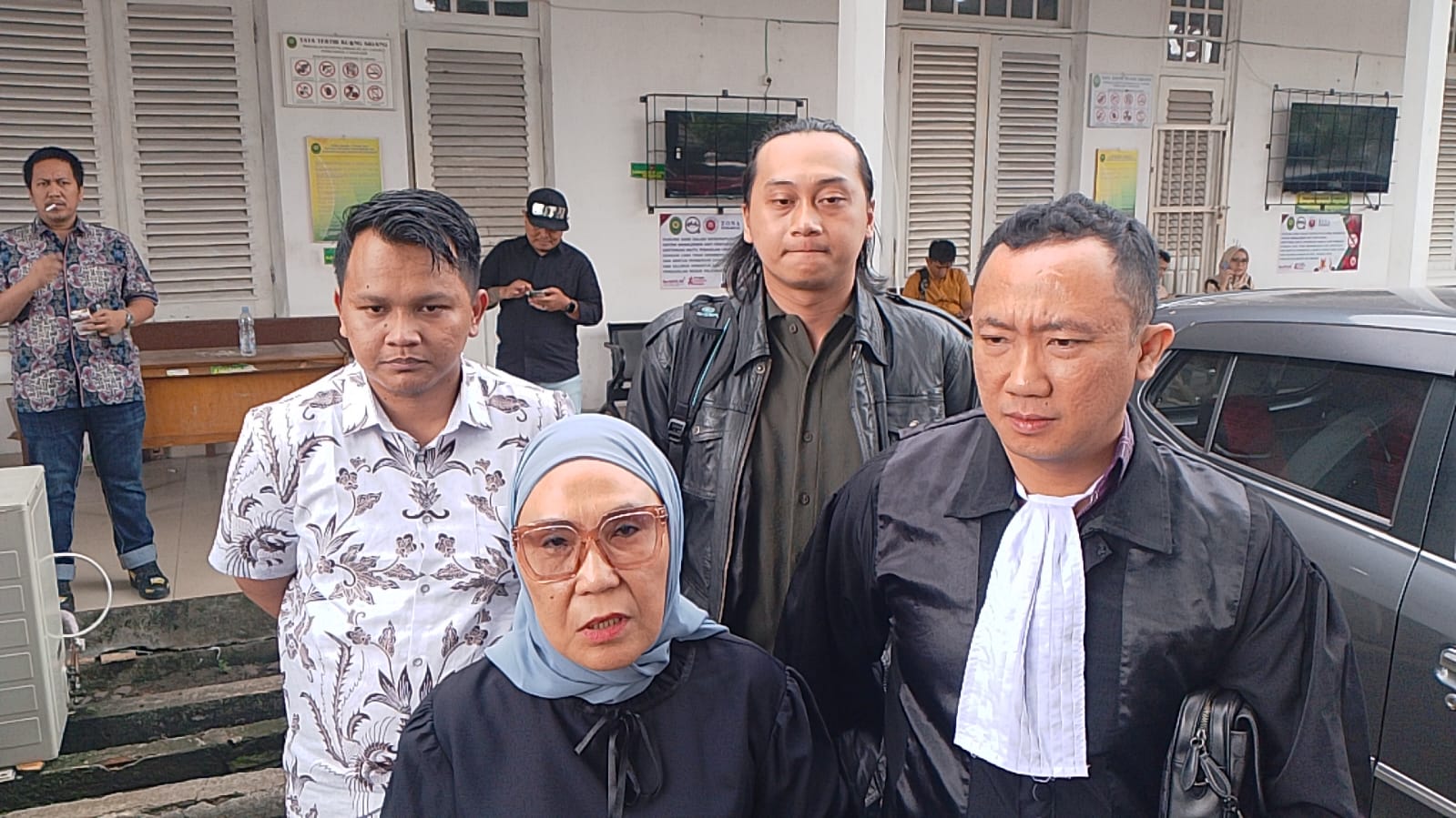 Majelis Hakim Pengadilan Tipikor Palembang menolak eksepsi atau nota keberatan yang diajukan tim penasihat hukum terdakwa kasus dugaan korupsi Revitalisasi Pasar Cinde, Ir H Alex Noerdin. 