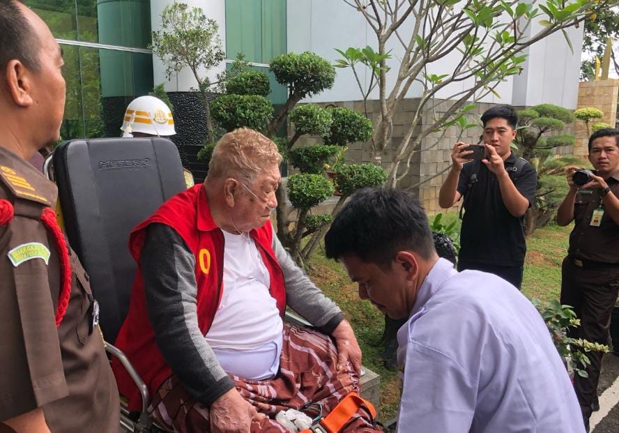 KMS H Abdul Halim alias H Alim saat di lakukan penahanan oleh penyidik kejaksaan Negeri Muba, beberapa waktu lalu.