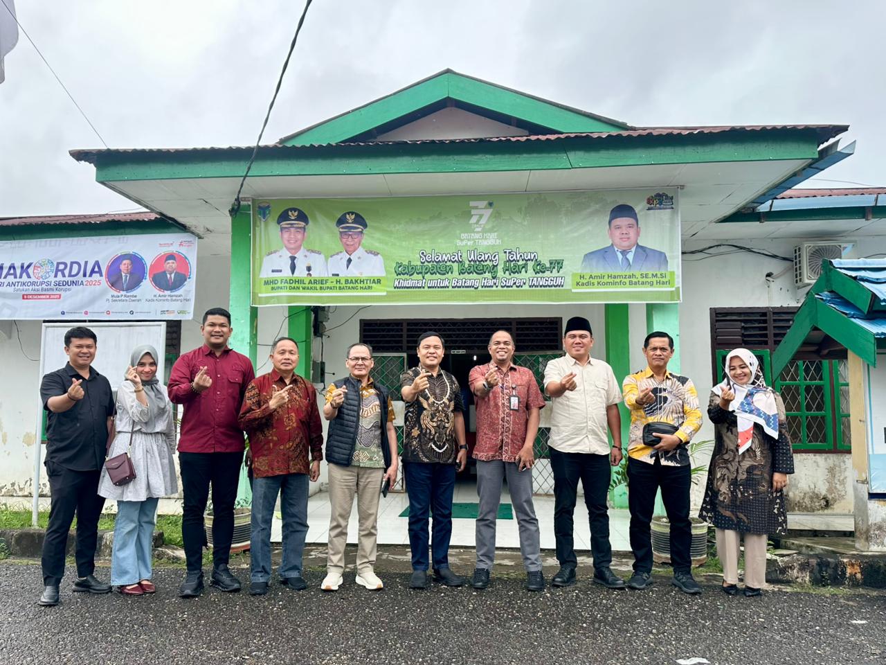 Komisi II DPRD Kabupaten PALI saat melakukan kunjungan kerja ke Diskominfo Kabupaten Batanghari dalam rangka mencari referensi program prioritas menghadapi tahun 2026.