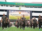 Panglima Kodam II/Sriwijaya Mayjen TNI Ujang Darwis, M.D.A., memimpin kegiatan olahraga bersama Prajurit dan PNS Makodam II/Sriwijaya yang digelar di Lapangan Apel Makodam II/Sriwijaya pada Selasa (09/12/2025).
