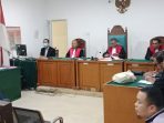 Sidang kasus rokok ilegal di PN Palembang menghadirkan pemilik ruko Bukit Baru sebagai saksi, terkait penyimpanan 4,4 juta batang rokok tanpa pita cukai.