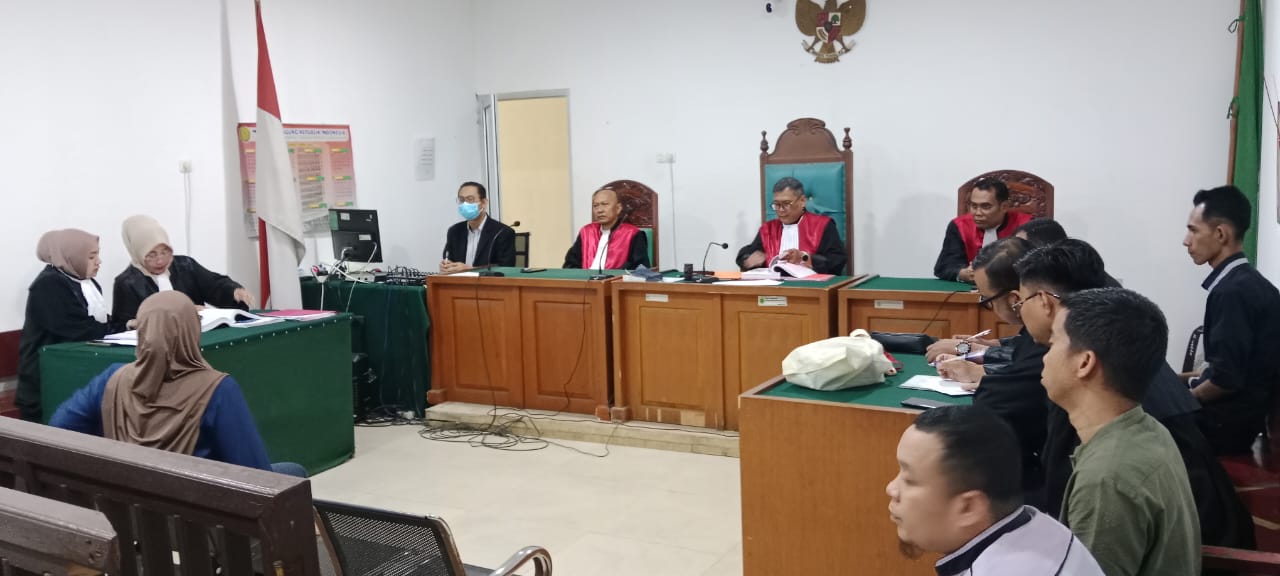 Sidang kasus rokok ilegal di PN Palembang menghadirkan pemilik ruko Bukit Baru sebagai saksi, terkait penyimpanan 4,4 juta batang rokok tanpa pita cukai.