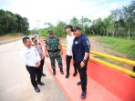 Gubernur Sumatera Selatan Dr. H. Herman Deru didampingi Bupati PALI Asgianto, ST meresmikan Jembatan Tumpang Sari di Kecamatan Talang Ubi, Kabupaten PALI, Selasa (16/12/2025).