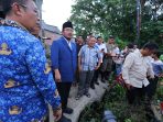 Wakil Wali Kota Palembang Prima Salam meninjau langsung kondisi jembatan rusak di Kelurahan Silaberanti, Kecamatan Jakabaring, Rabu (17/12/2025). Wakil Wali Kota Palembang Prima Salam meninjau langsung kondisi jembatan rusak di Kelurahan Silaberanti, Kecamatan Jakabaring, Rabu (17/12/2025).