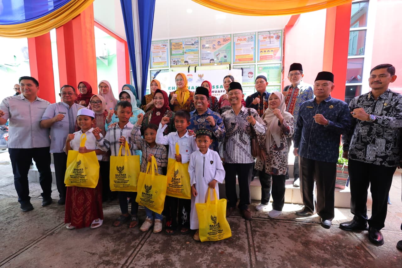 Pemerintah Kota Palembang bersama Baznas Kota Palembang menggelar khitanan massal gratis bagi 100 anak yatim dan dhuafa di Puskesmas Pembina Kelurahan Silabranti, Kecamatan Jakabaring, Kamis (18/12/2025).