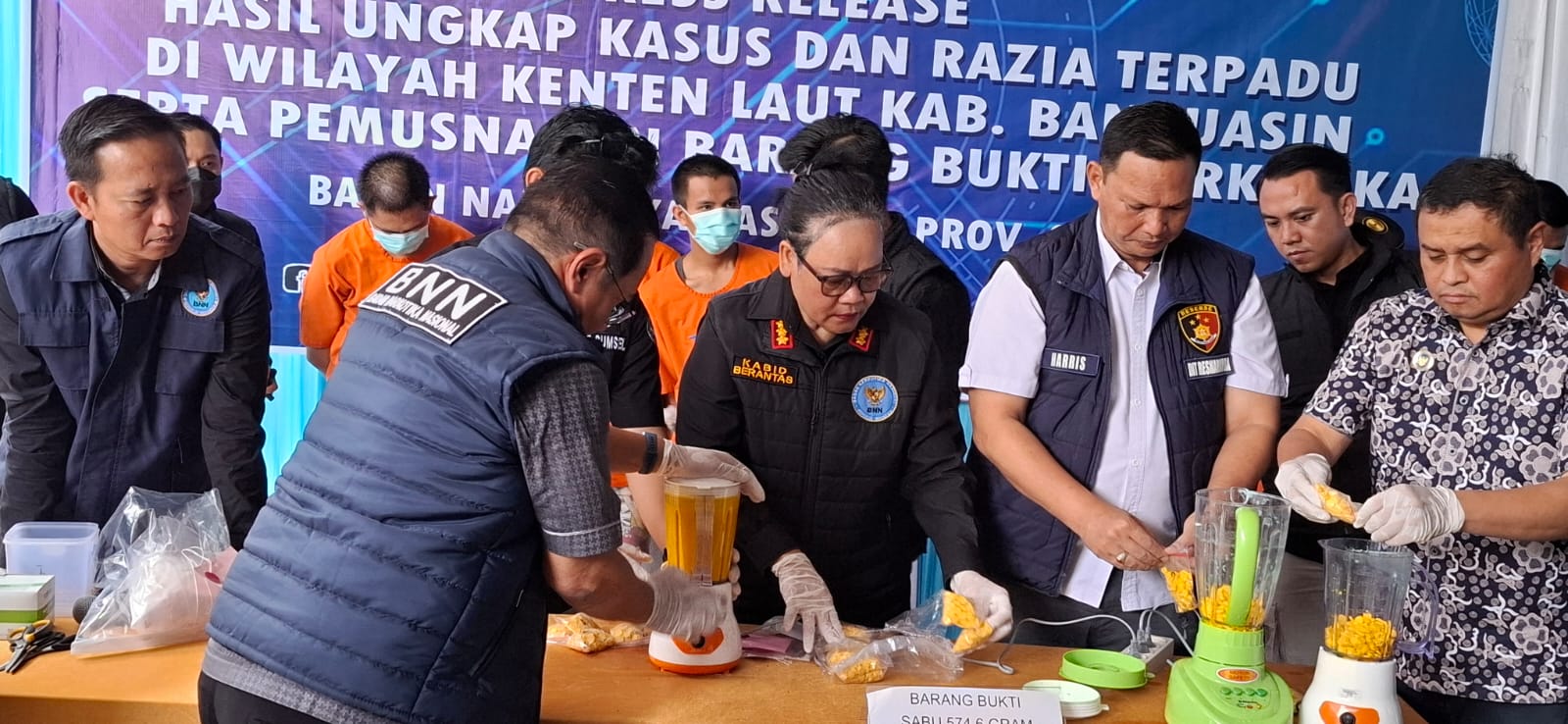 Hindari Penyalahgunaan, BNNP Sumsel Musnahkan Barang Bukti Narkoba di Depan 5 Tersangka.