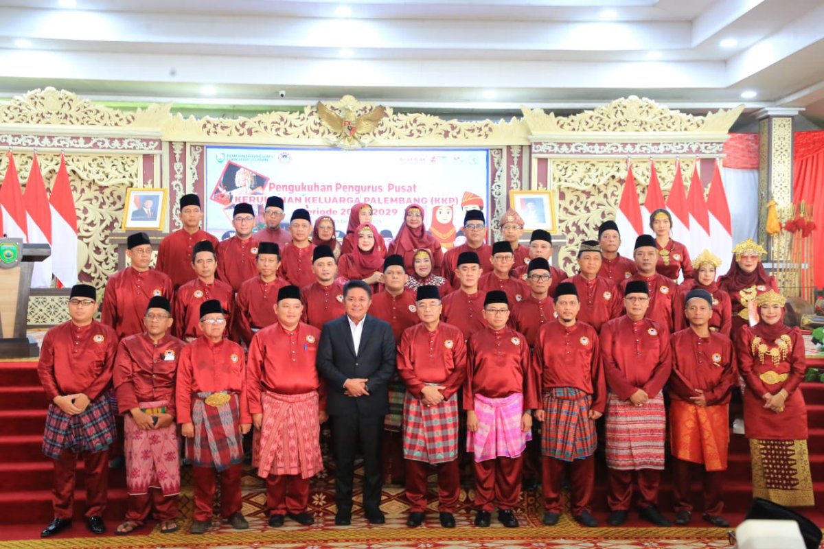 Pengurus Pusat Kerukunan Keluarga Palembang (DPP KKP) masa bhakti 2024–2029 resmi dilantik dan dikukuhkan oleh Gubernur Sumatera Selatan H. Herman Deru, Sabtu (13/12/2025).