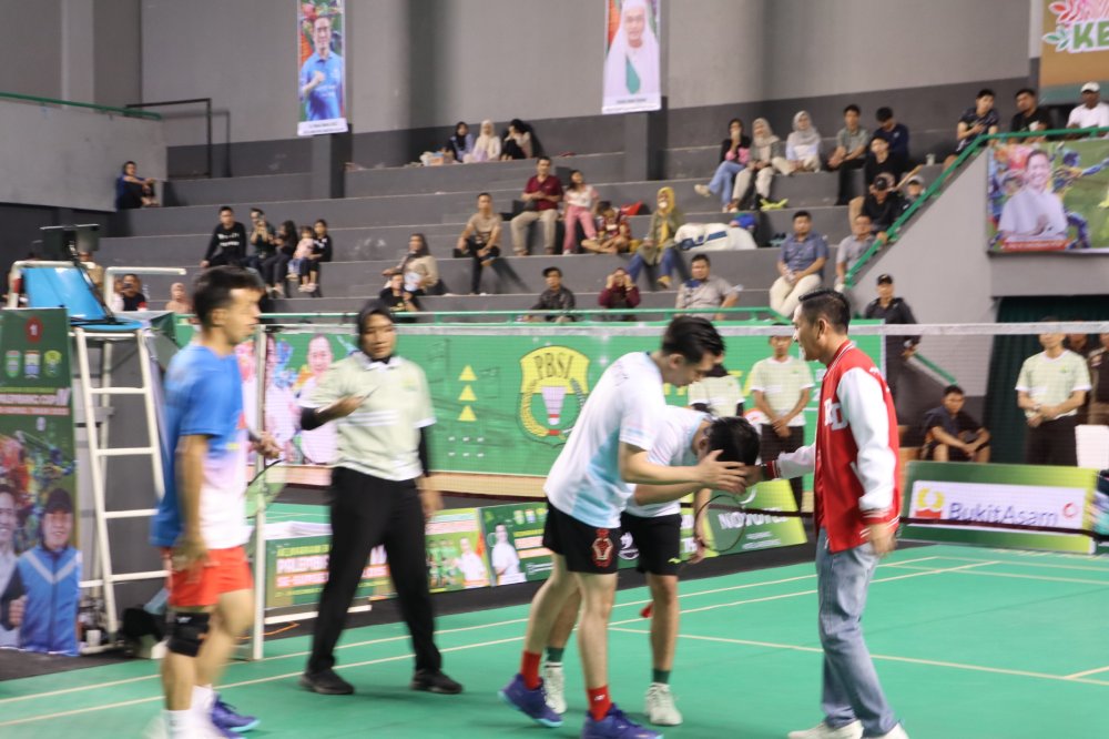 Wali Kota Palembang Ratu Dewa menutup secara resmi Kejuaraan Bulu Tangkis Palembang Cup IV 2025 di GOR Dempo, Jakabaring Sport City, Minggu (28/12/2025).