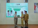 Walikota Palembang Ratu Dewa didampingi Wakil Walikota Prima Salam menerima 30 Sertifikat Elektronik Aset Barang Milik Daerah dari Kepala Kantor Pertanahan (BPN) Kota Palembang Zamili, A.Ptnh., S.H., M.H., di Rumah Dinas Walikota Palembang, Senin (29/12). Walikota Palembang Ratu Dewa didampingi Wakil Walikota Prima Salam menerima 30 Sertifikat Elektronik Aset Barang Milik Daerah dari Kepala Kantor Pertanahan (BPN) Kota Palembang Zamili, A.Ptnh., S.H., M.H., di Rumah Dinas Walikota Palembang, Senin (29/12).