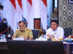 Gubernur Sumatera Selatan Dr. H. Herman Deru saat memimpin Rapat Koordinasi Kesiapan Pemberlakuan Angkutan Batubara Menggunakan Jalan Khusus Pertambangan bersama Forkopimda serta bupati dan wali kota se-Sumsel di Griya Agung, Selasa (30/12/2025).