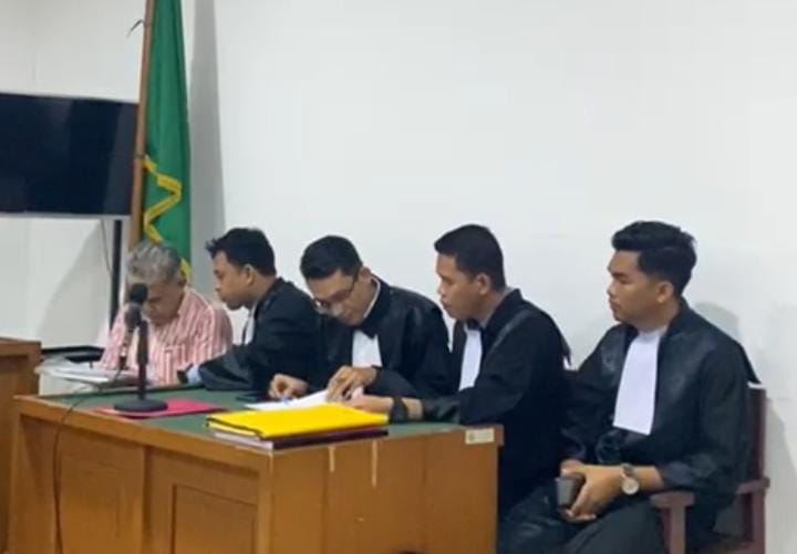 Terdakwa Aprizal bersama tim penasihat hukum membacakan nota pembelaan (pledoi) dalam sidang di Pengadilan Tipikor Palembang, Rabu (31/12/2025).
