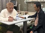 H Kms Abdul Halim alias Haji alim saat di besuk oleh Ustad Abdul somad beberapa waktu silam (Foto: Istimewa)