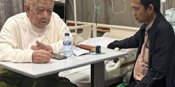 H Kms Abdul Halim alias Haji alim saat di besuk oleh Ustad Abdul somad beberapa waktu silam (Foto: Istimewa) H Kms Abdul Halim alias Haji alim saat di besuk oleh Ustad Abdul somad beberapa waktu silam (Foto: Istimewa)