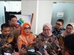 BPJS Kesehatan dan BPJS Ketenagakerjaan resmi Go Live Implementasi Nasional penjaminan dugaan Kasus Kecelakaan Kerja (KK) dan Penyakit Akibat Kerja (PAK) melalui Aplikasi e-PLKK. BPJS Kesehatan dan BPJS Ketenagakerjaan resmi Go Live Implementasi Nasional penjaminan dugaan Kasus Kecelakaan Kerja (KK) dan Penyakit Akibat Kerja (PAK) melalui Aplikasi e-PLKK.