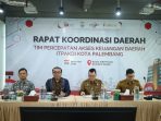 OJK Provinsi Sumatera Selatan bersama Pemerintah Kota Palembang saat membuka Rapat Koordinasi TPAKD Palembang Tahun 2025 di Ruang Komunal Kantor OJK Sumsel, Selasa (2/12/2025). OJK Provinsi Sumatera Selatan bersama Pemerintah Kota Palembang saat membuka Rapat Koordinasi TPAKD Palembang Tahun 2025 di Ruang Komunal Kantor OJK Sumsel, Selasa (2/12/2025).