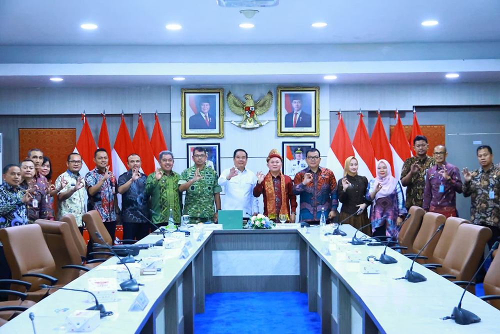 Momen pertemuan Wamen HAM RI Mugiyanto dengan Wakil Gubernur Sumsel H. Cik Ujang dalam kunjungan kerja perdananya ke Sumatera Selatan, membahas penguatan sinergi dan implementasi nilai-nilai HAM, Jumat (9/1/2026).