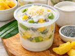 Segarnya Pudding Es Teler, perpaduan lembut pudding santan dengan alpukat, kelapa muda, dan nangka yang bikin berbuka makin nikmat.
