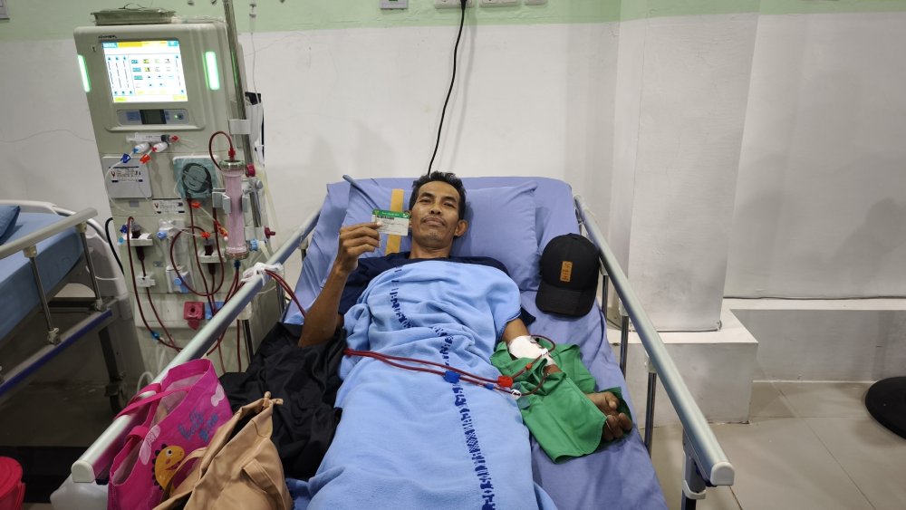 Andri (43) menjalani terapi cuci darah rutin dua kali sepekan di salah satu rumah sakit di Palembang dengan dukungan Program JKN.
