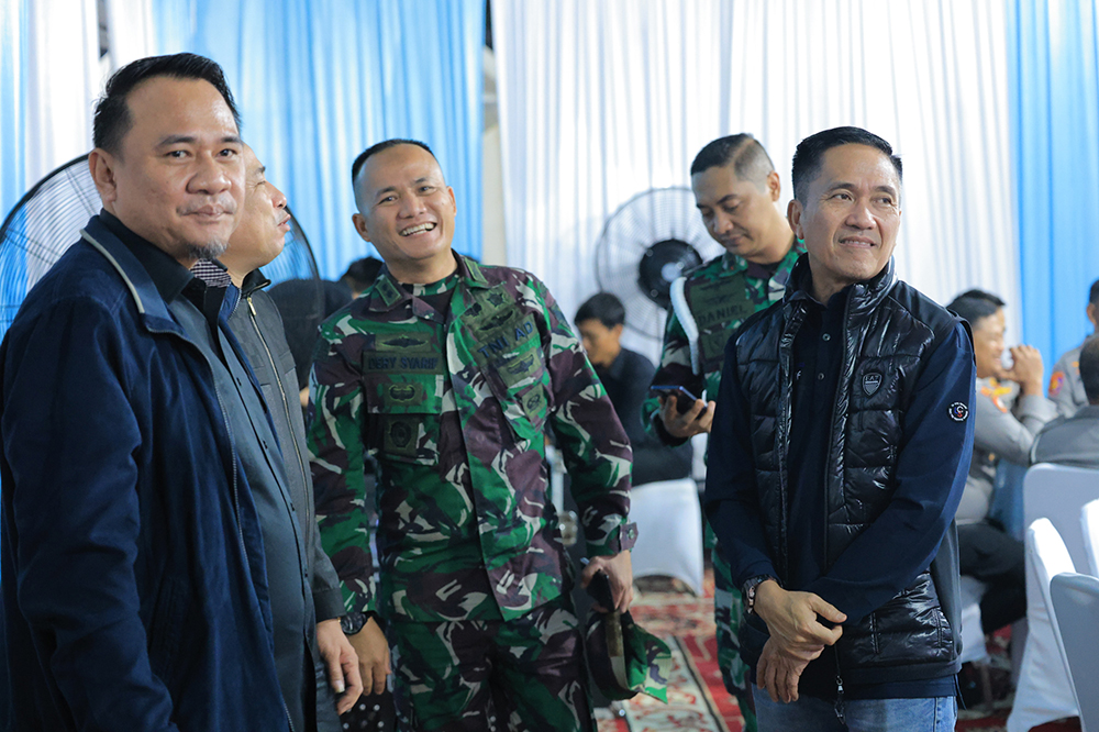 Wali Kota Palembang Ratu Dewa bersama Forkopimda Kota Palembang mengikuti Zoom Meeting Operasi Lilin 2025 yang dipimpin Kapolri Jenderal Drs. Listyo Sigit Prabowo, Rabu (31/12/2025) malam.