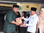 Kepala Kanwil Kemenag Sumsel Syafitri Irwan didampingi Ketua DWP Kanwil Kemenag Sumsel Emilia Syafitri Irwan menyerahkan bantuan sembako kepada pengurus Panti Asuhan Anugerah Pelita Indah, Kota Palembang, Senin (05/01/2026) Kepala Kanwil Kemenag Sumsel Syafitri Irwan didampingi Ketua DWP Kanwil Kemenag Sumsel Emilia Syafitri Irwan menyerahkan bantuan sembako kepada pengurus Panti Asuhan Anugerah Pelita Indah, Kota Palembang, Senin (05/01/2026)