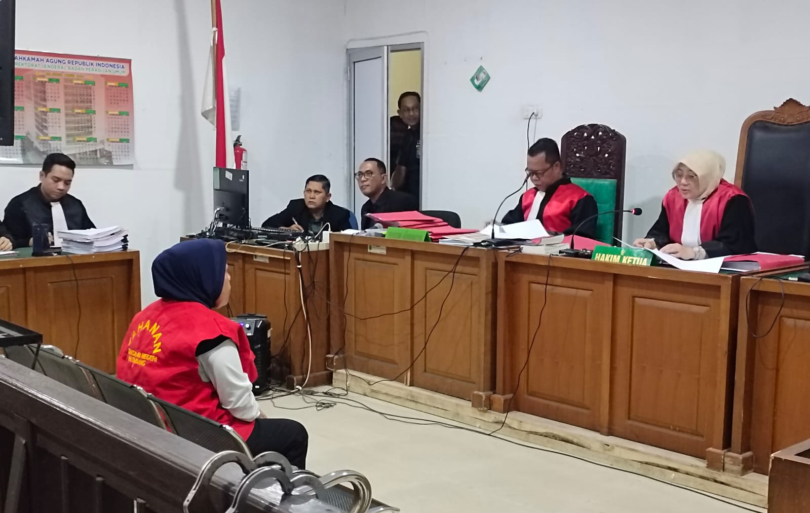 Terdakwa Leni Marlina saat mengikuti sidang putusan di Pengadilan Negeri Palembang, Rabu (7/1/2026).