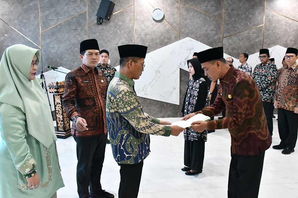 Kakanwil Kemenag Sumsel Syafitri Irwan melantik Arpan sebagai Kepala Kantor Kemenag Kabupaten Penukal Abab Lematang Ilir (PALI) di Aula Kanwil Kemenag Sumsel, Kamis (08/01/2026).