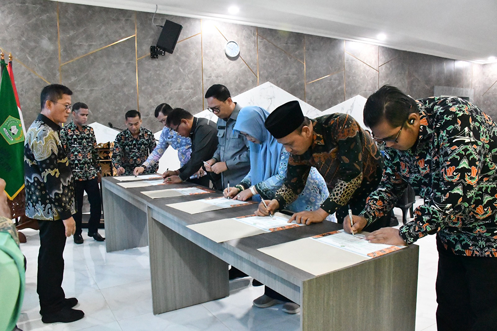 Kepala Kanwil Kemenag Sumsel Syafitri Irwan memberikan arahan saat Rapat Koordinasi Pelaksanaan Anggaran Tahun 2026 dan Penandatanganan Pakta Integritas di Aula Kanwil Kemenag Sumsel, Kamis (15/01/2026).