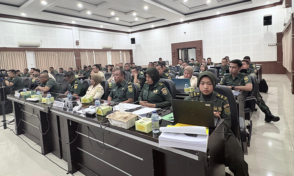Asrendam II/Sriwijaya Kolonel Inf Mustamin memimpin kegiatan Rekonsiliasi Intern Wilayah dalam rangka penyusunan Laporan Keuangan Tahun Anggaran 2025 di Gedung Nasution, Palembang, Kamis (15/1/2026).
