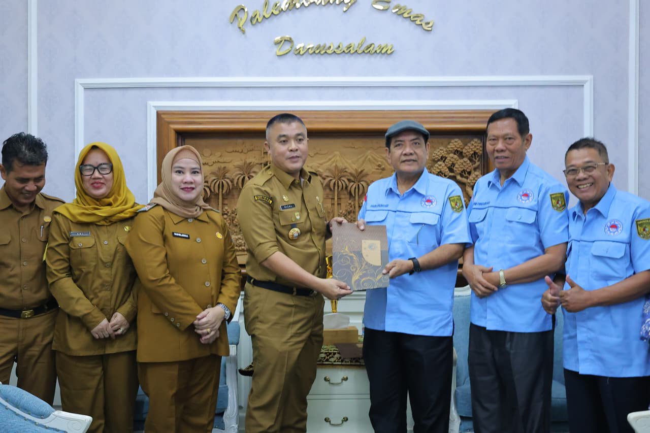 Sekretaris Daerah Kota Palembang Aprizal Hasyim menerima audiensi Dewan Pimpinan Pusat Bakti Persada Masyarakat Sumatera Selatan (DPP-BPMSS) di ruang audiensi Sekda, Senin (19/1/2026).