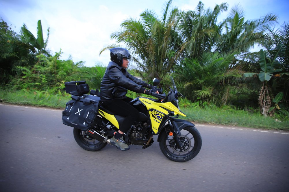 Gubernur Sumsel Dr. H. Herman Deru meninjau langsung peningkatan ruas Jalan Tanjung Api-Api–Sri Menanti di Kecamatan Tanjung Lago, Kabupaten Banyuasin, Selasa (20/1/2026).