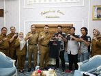 Sekda Kota Palembang menerima audiensi pengurus Honda Brio Community (HBC) Chapter Palembang bersama Koordinator Wilayah Sumatera, membahas kolaborasi penekanan balap liar melalui drag race resmi dan edukasi keselamatan berkendara.