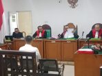 Dua terdakwa kasus korupsi dana olahraga OKU Selatan, Abdi Irawan dan Deni Ahmad Rivai, saat menjalani sidang putusan di Pengadilan Tipikor Palembang, Selasa (27/1/2026).