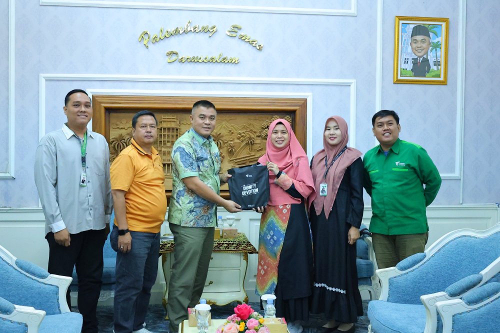 Sekda Kota Palembang Aprizal Hasyim bersama jajaran Dompet Dhuafa Sumsel saat pertemuan koordinasi program sosial bagi masyarakat kurang mampu.