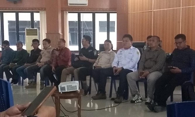 Suasana rapat kerja sama media dan persiapan Hari Pers Nasional (HPN) 2026 antara insan pers, pengusaha media, dan Dinas Kominfo Kabupaten OKI, Kamis (29/1/2026).