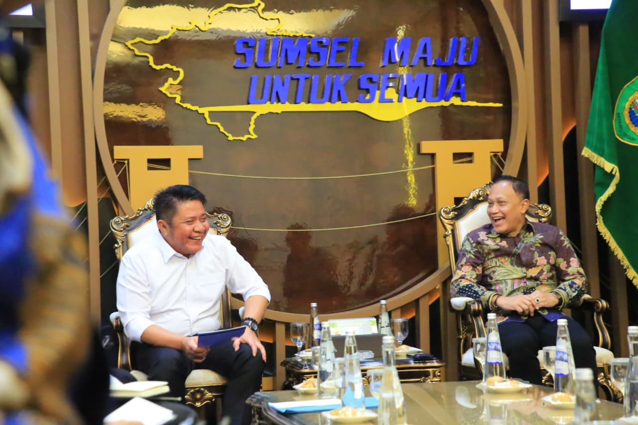 Gubernur Sumsel Herman Deru saat audiensi bersama jajaran PT KAI dan PT Semen Baturaja membahas percepatan pembangunan empat flyover di perlintasan kereta api aktif, Jumat (30/1/2026).