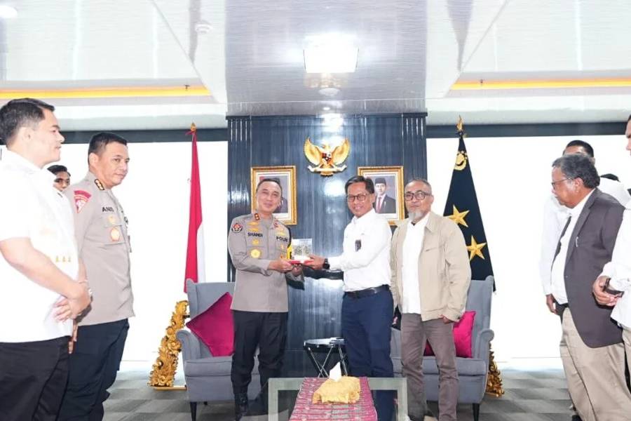 Kapolda Sumsel Irjen Pol Dr Sandi Nugroho menerima audiensi jajaran SKK Migas Wilayah Sumbagsel yang dipimpin Komjen Pol Rudy Sufahriadi di Mapolda Sumsel, Senin (23/2/2026).