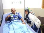 Testimoni Peserta Romi Yanto.jpg Peserta BPJS Kesehatan, Romi Yanto, menjalani perawatan pasca operasi hernia di rumah sakit.