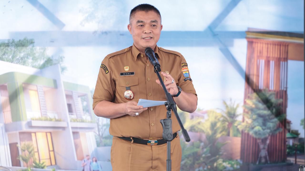 Sekretaris Daerah Kota Palembang Aprizal Hasyim memberikan sambutan sekaligus pesan kepada pengembang properti agar pembangunan tetap sesuai aturan dan estetika kota.