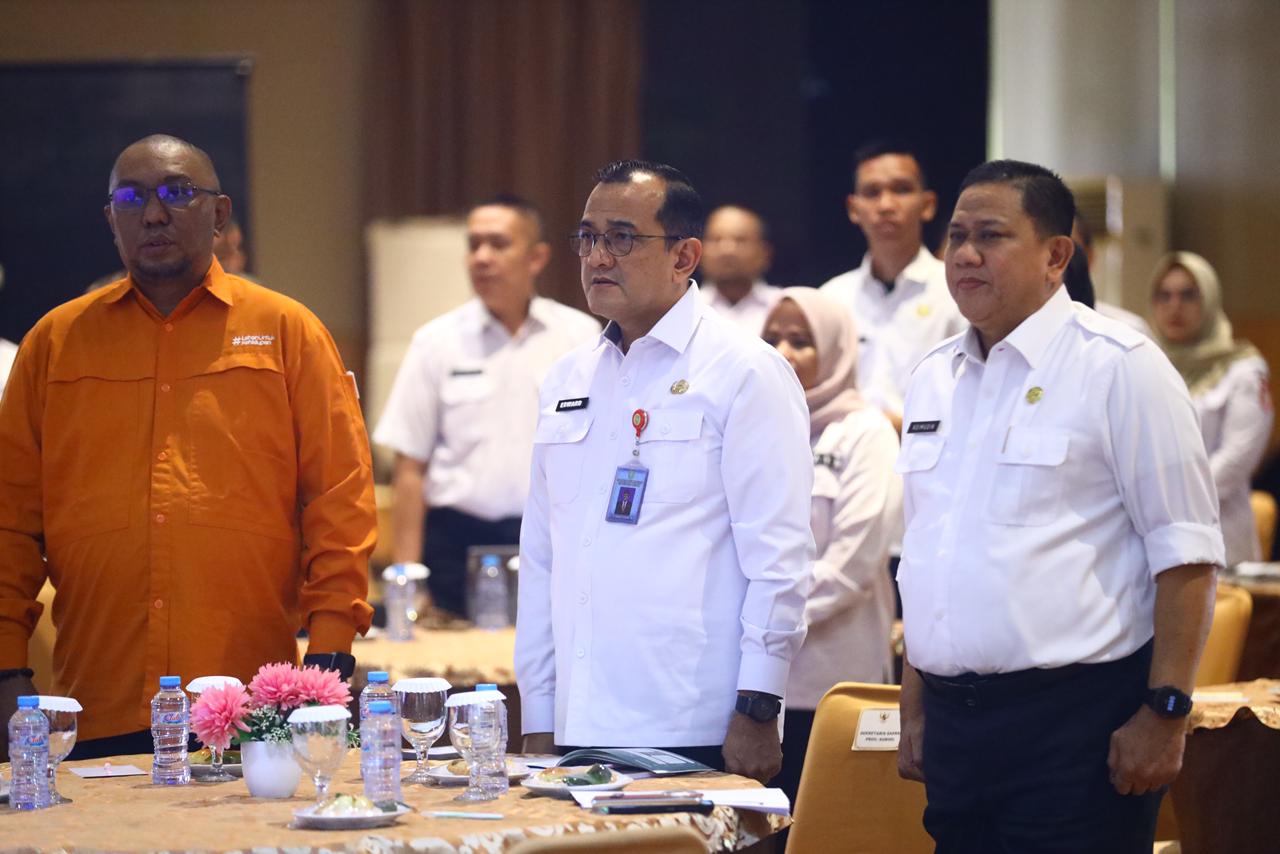 Sekda Provinsi Sumsel H. Edward Candra saat membuka Rapat Teknis Koordinasi dan Sinkronisasi Program Kegiatan Tahun Anggaran 2027 bidang sumber daya air di Ruang Rapat Musi, Dinas PSDA Sumsel.