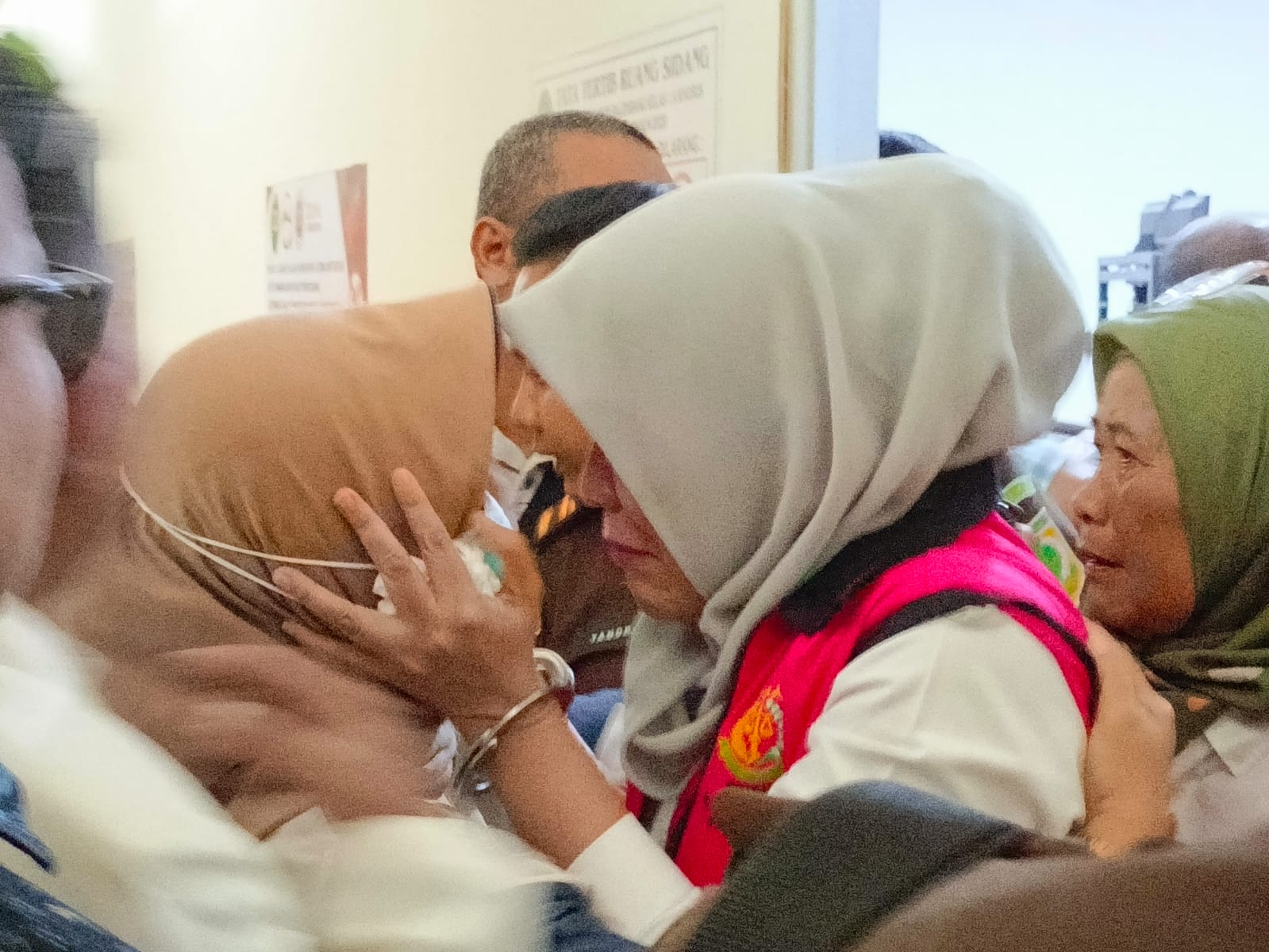 Pengadilan Tipikor Palembang menjatuhkan vonis 7,5 tahun penjara kepada dua terdakwa korupsi dana PMI dalam sidang terbuka untuk umum.