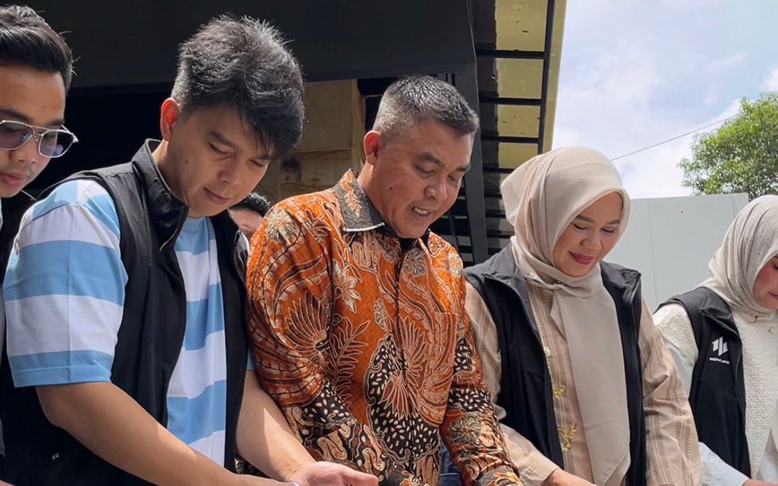 Sekretaris Daerah Kota Palembang Aprizal Hasyim meresmikan operasional Kafe Kopi Lapan di Jalan Rambutan, Minggu (8/2/2026), sebagai upaya mendorong pertumbuhan ekonomi kreatif dan UMKM lokal.