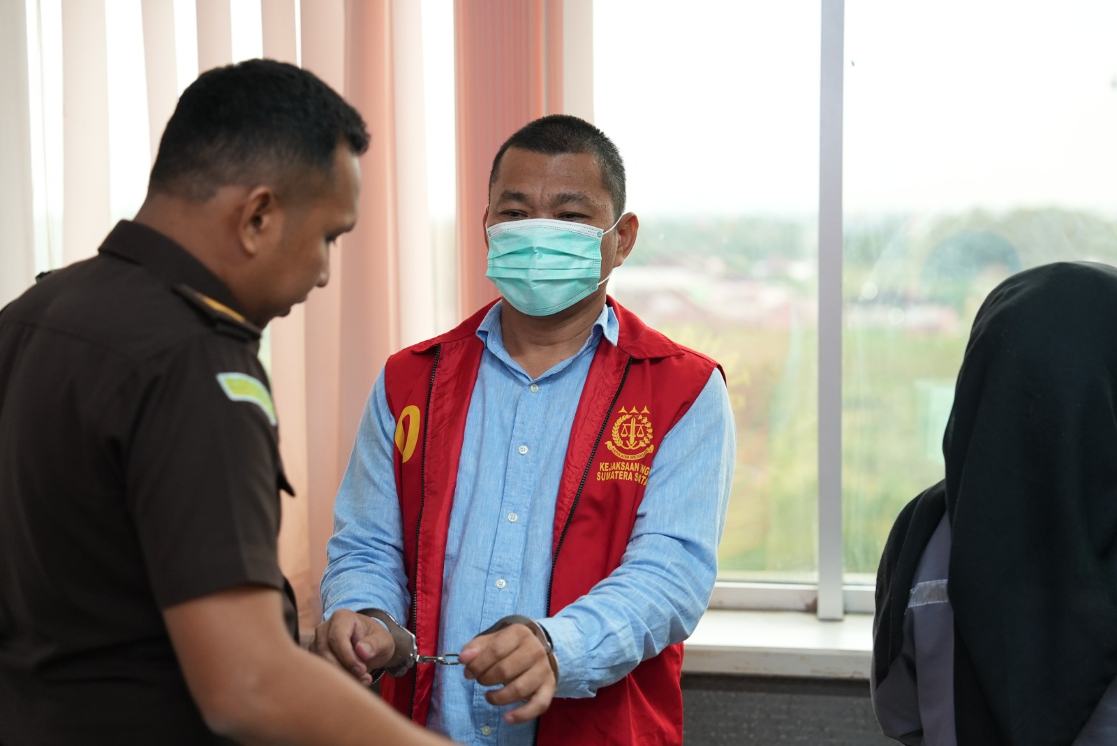 Kejaksaan Tinggi Sumatera Selatan merilis penetapan tiga tersangka kasus dugaan korupsi distribusi semen PT Semen Baturaja (Persero) Tbk periode 2018–2022, dengan kerugian negara mencapai Rp74 miliar, Senin (9/2/2026).