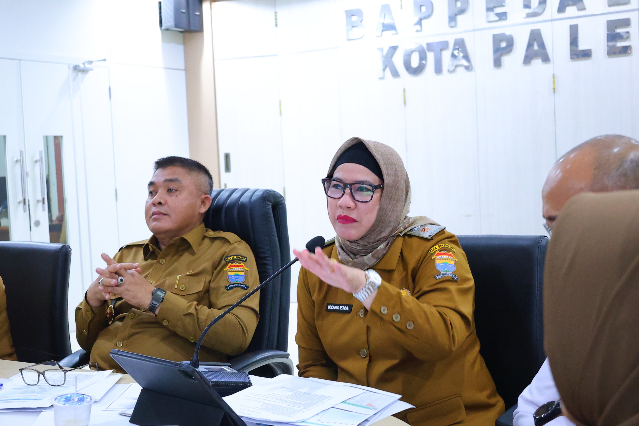 Sekretaris Daerah Kota Palembang Aprizal Hasyim membuka Rapat Koordinasi Evaluasi dan Persiapan Langkah Percepatan Pertumbuhan Ekonomi Daerah Tahun 2026 di Kantor Bappeda Palembang, Selasa (10/2/2026).