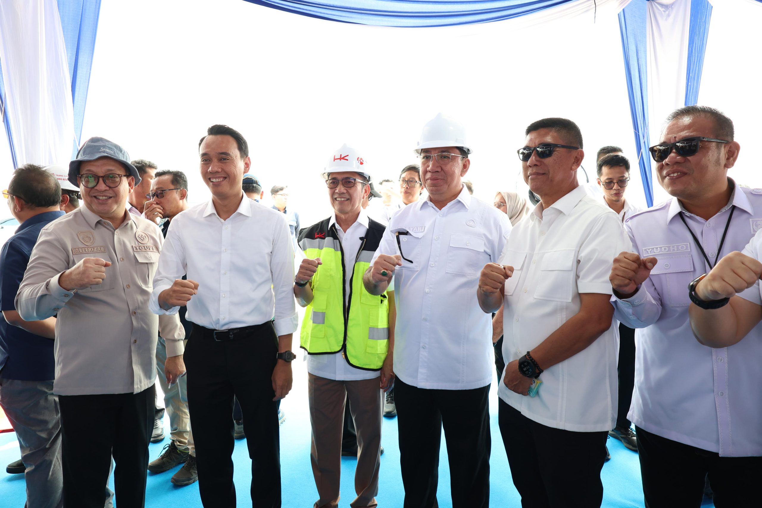 Menteri Koordinator Bidang Infrastruktur dan Pembangunan Kewilayahan Agus Harimurti Yudhoyono (AHY) bersama Wakil Gubernur Sumatera Selatan Cik Ujang dan Wali Kota Palembang Ratu Dewa meninjau progres pembangunan ruas Tol Palembang–Betung, khususnya Jembatan Musi V, Rabu (11/2/2026).